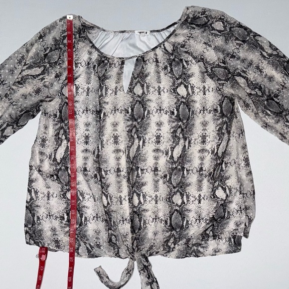 Snake Print Animal West K Gray Black Tie-Front Keyhole Blouse XXL - Picture 5 of 9